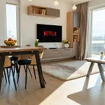 Apartament Mohost Urban Premium - Modern Retreat By The Mountains *