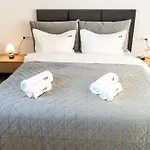 Apartament Mohost Urban Premium - Modern Retreat By The Mountains *