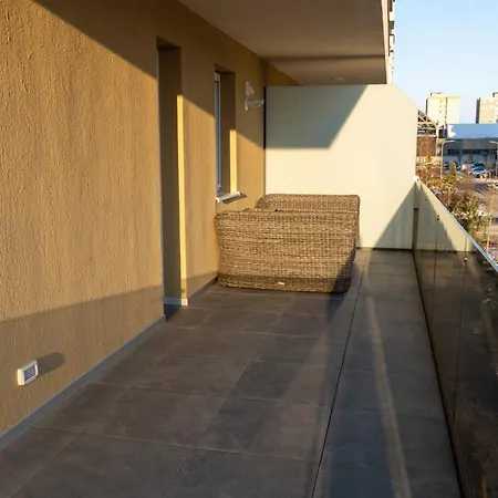 Mohost Urban 2 - Modern Retreat By The Mountains