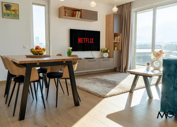 Апартаменти Mohost Urban 2 - Modern Retreat By The Mountains *