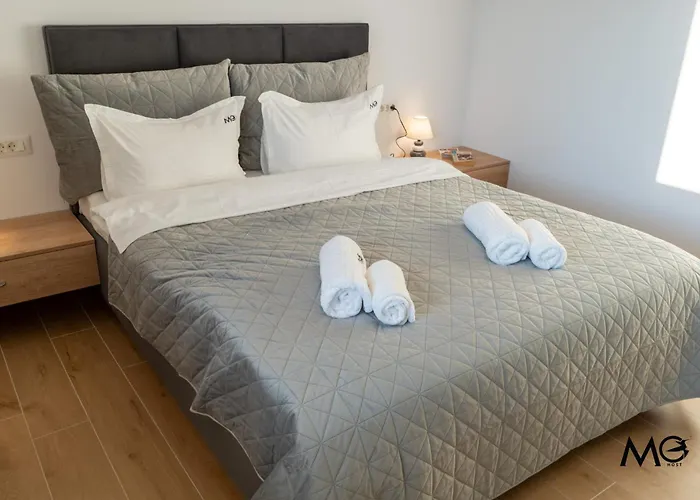 Mohost Urban 2 - Modern Retreat By The Mountains