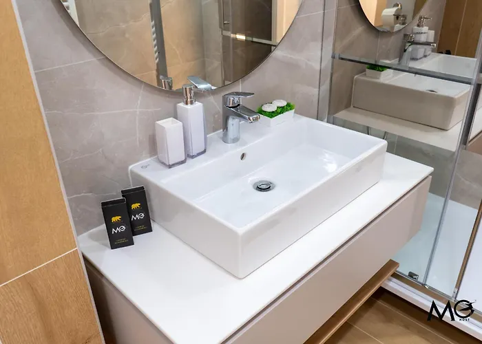 Mohost Urban 2 - Modern Retreat By The Mountains Apartment